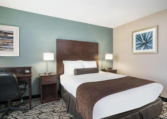 Days Inn & Suites By Wyndham Wausau