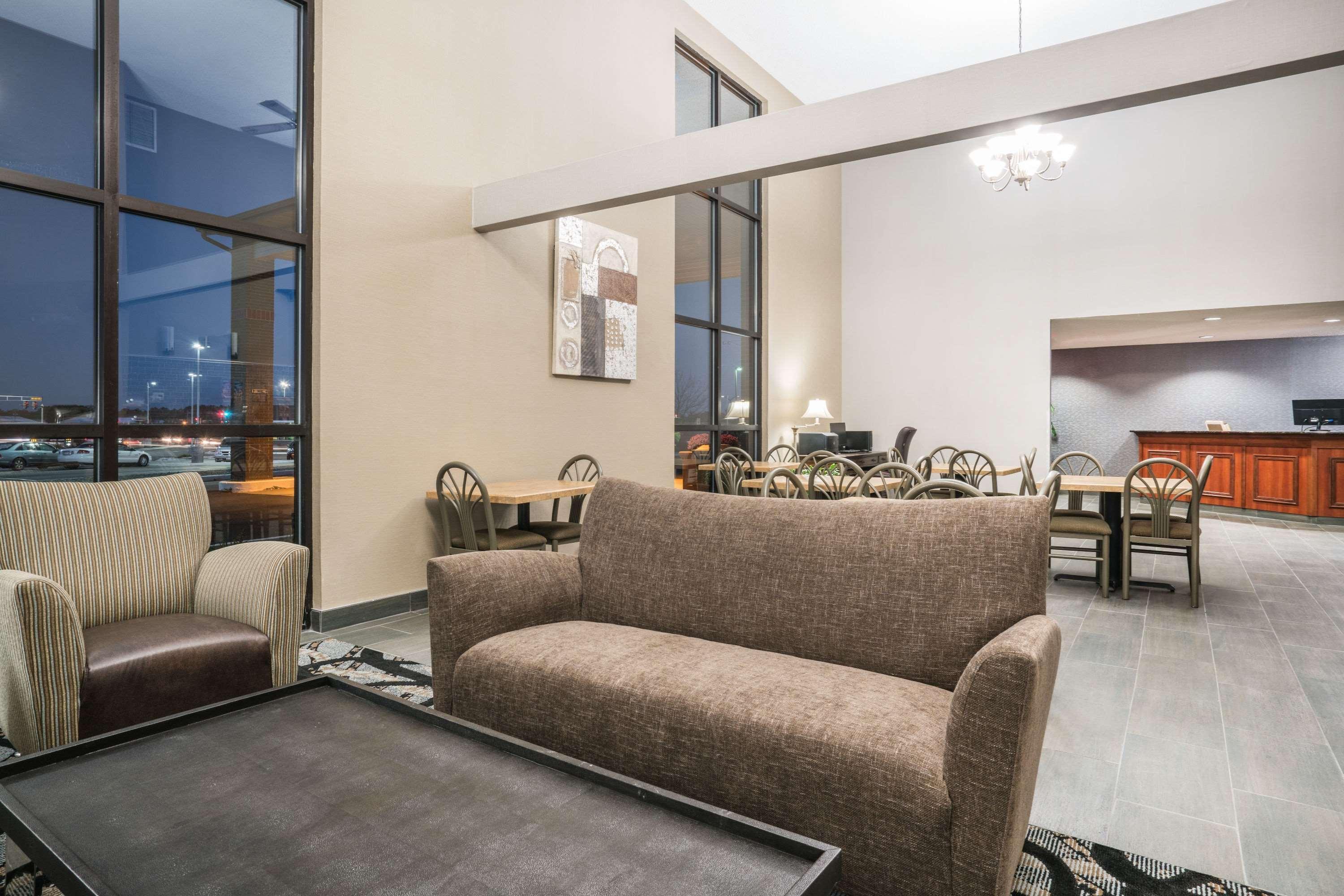 Days & By Wyndham Wausau