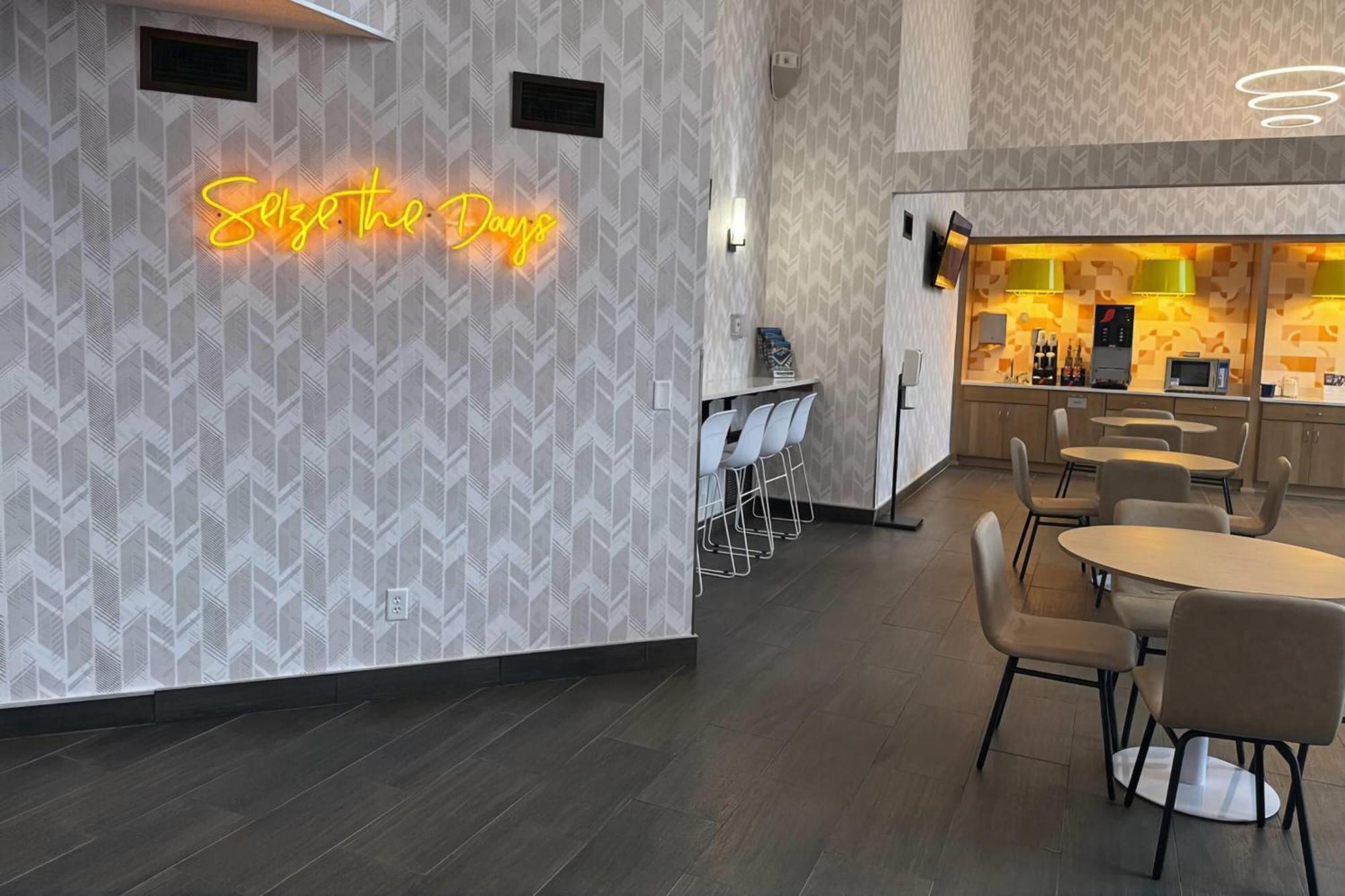 Hotel Days & By Wyndham Wausau