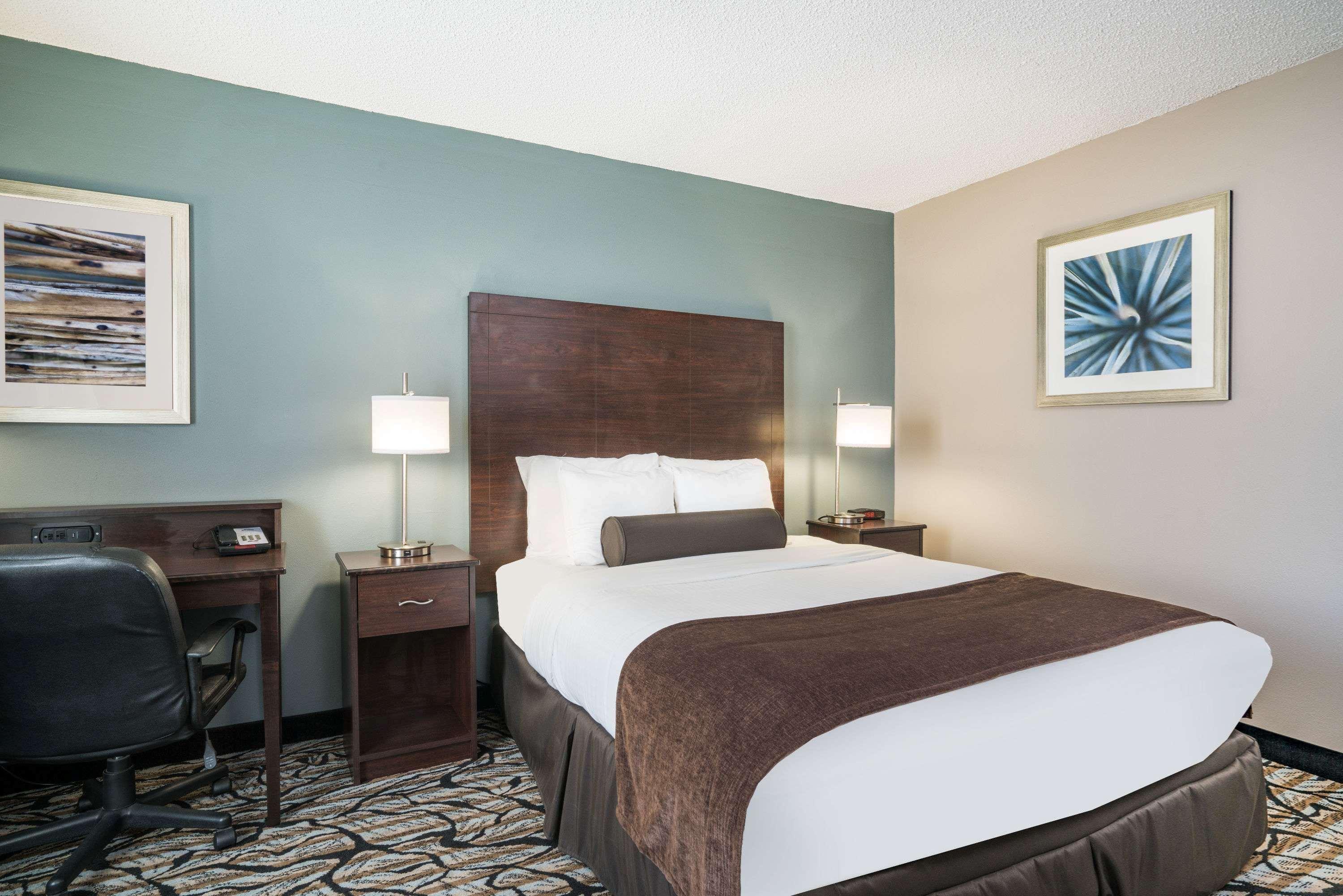 Days & By Wyndham Hotel