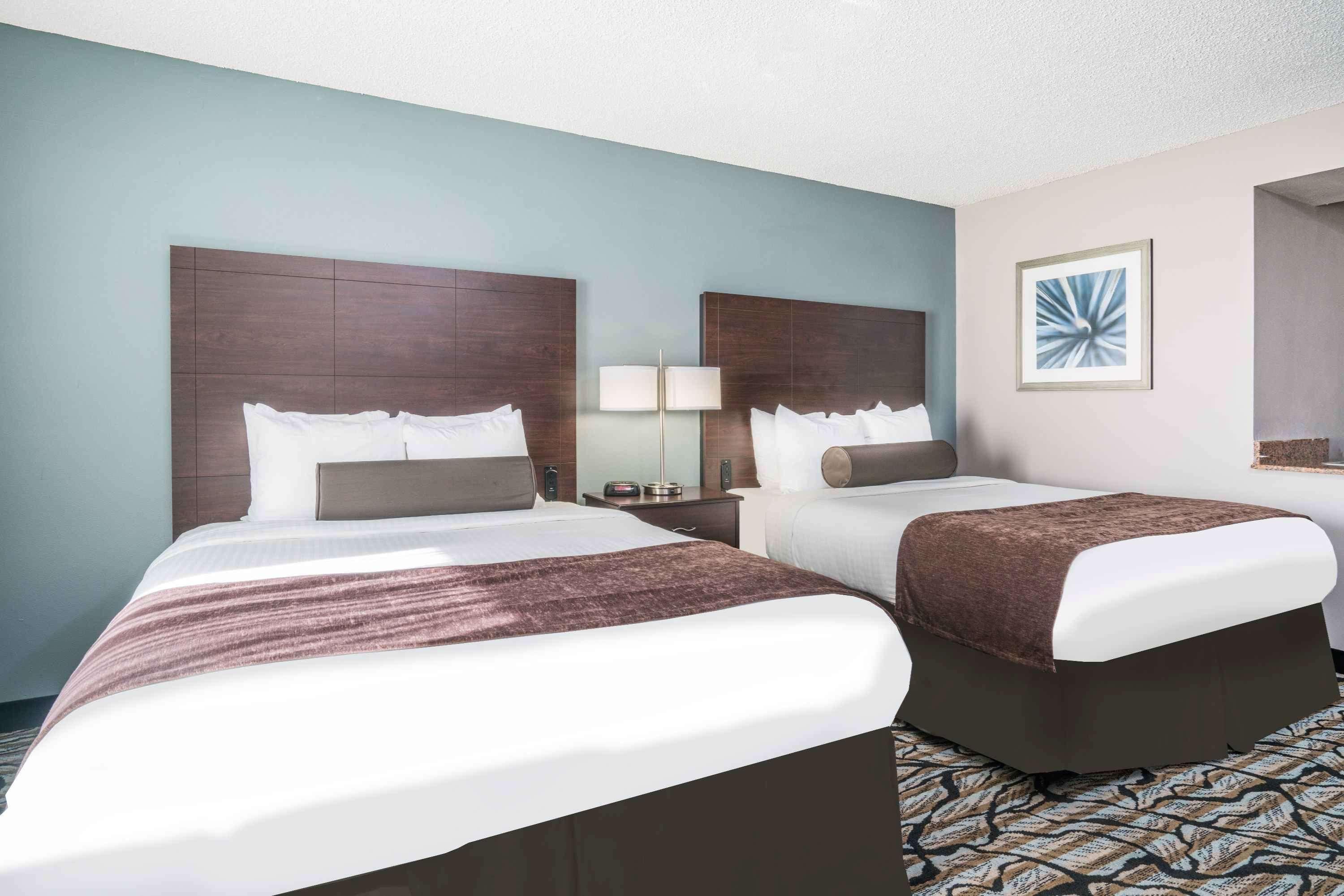 Days & By Wyndham Wausau