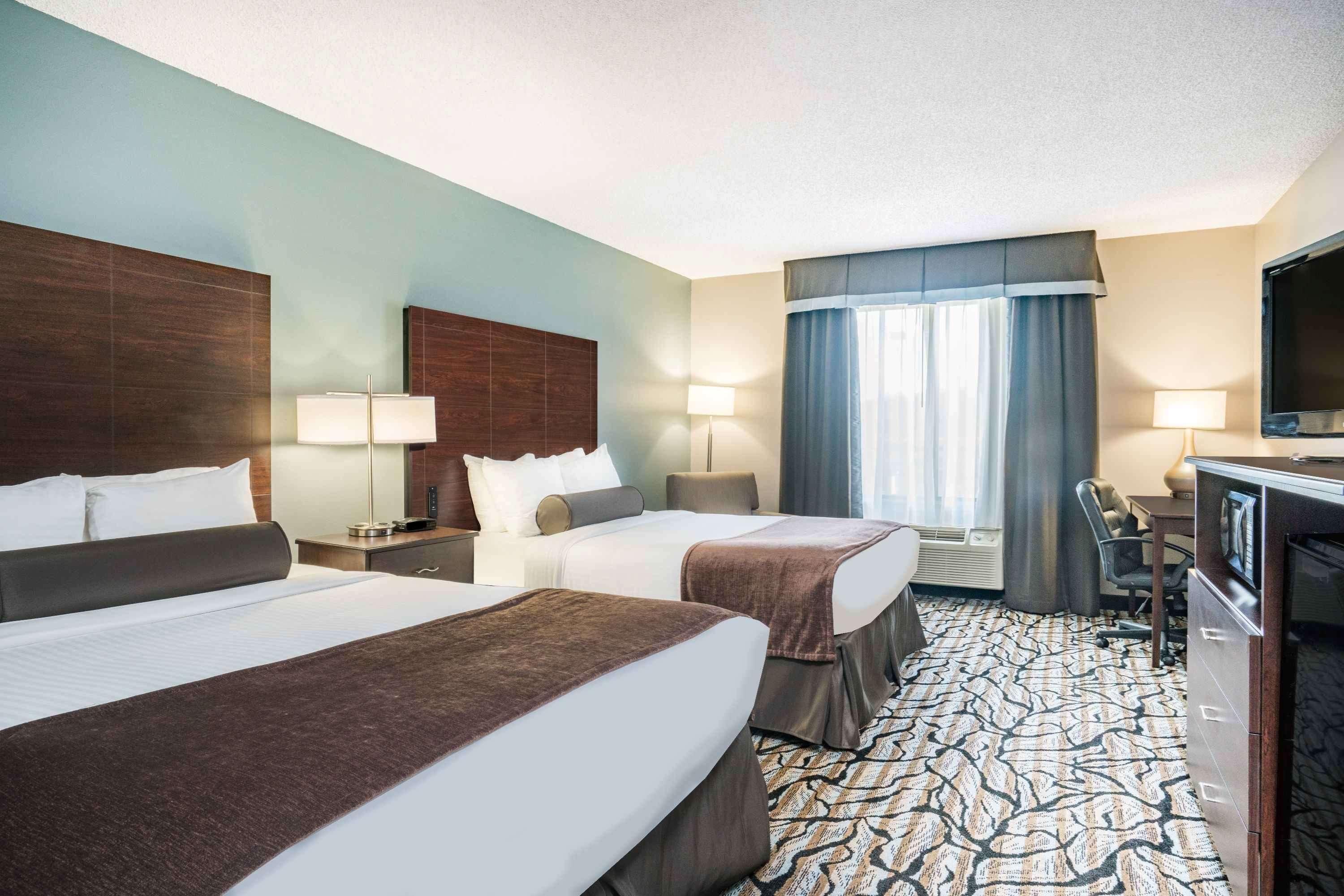 Days & By Wyndham Wausau