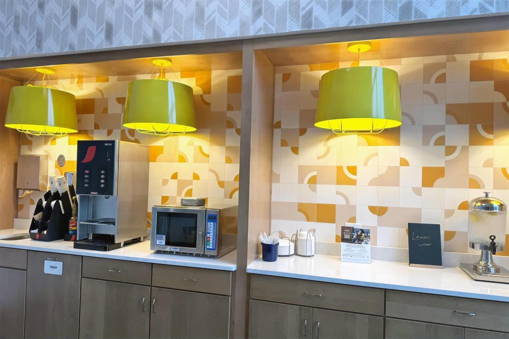 Days & By Wyndham Hotel
