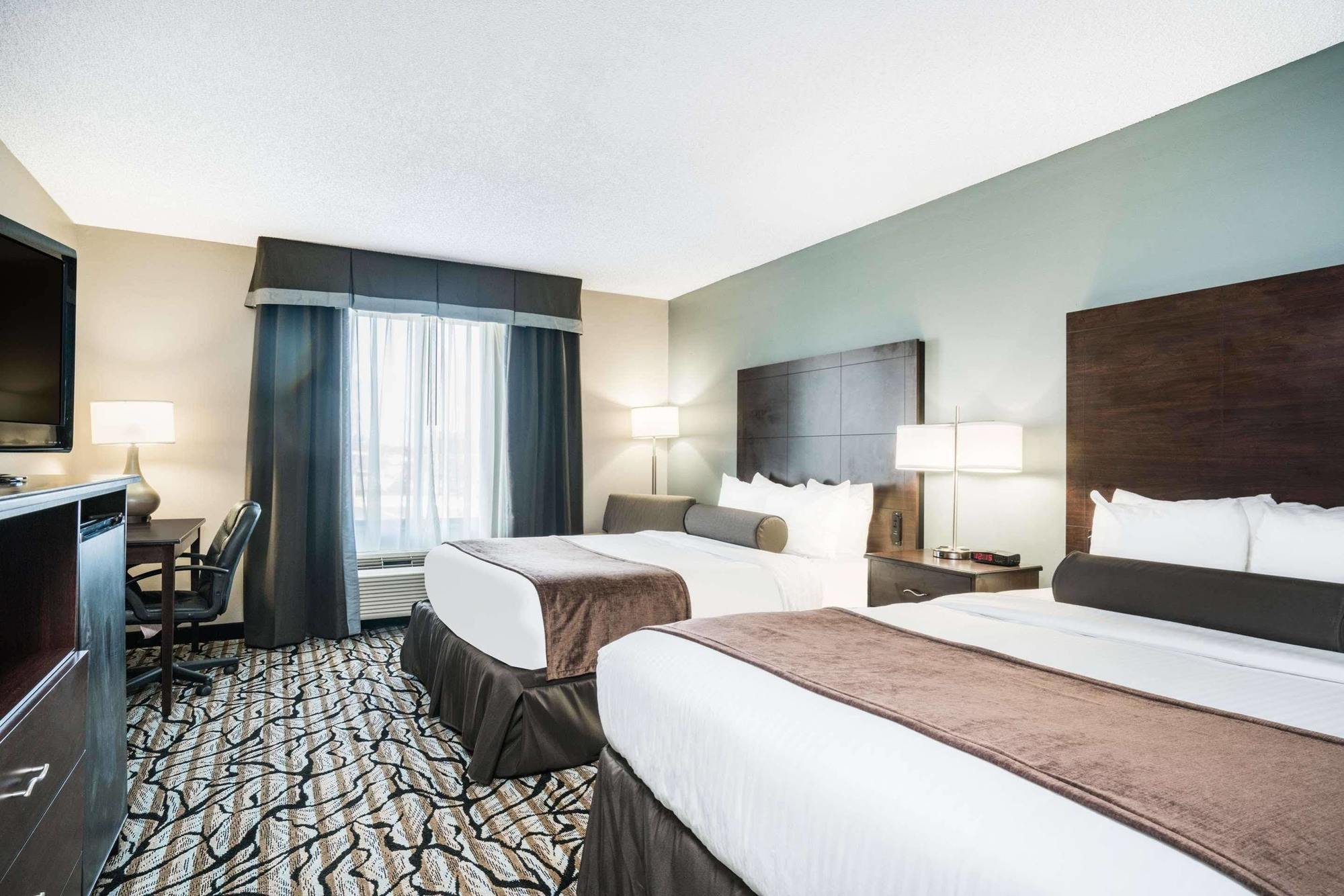Days & By Wyndham Hotel 2*